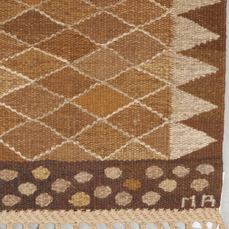 CARPET. "Josefina, brun". Flat weave. 475 x 380,5 cm. Signed AB MMF MR.