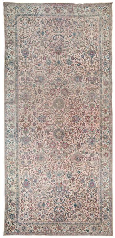 SEMIANTIK KIRMAN. 691 x 318 cm.