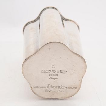 Vera Ferngren, vas sterling silver CG Hallberg Stockholm 1960.