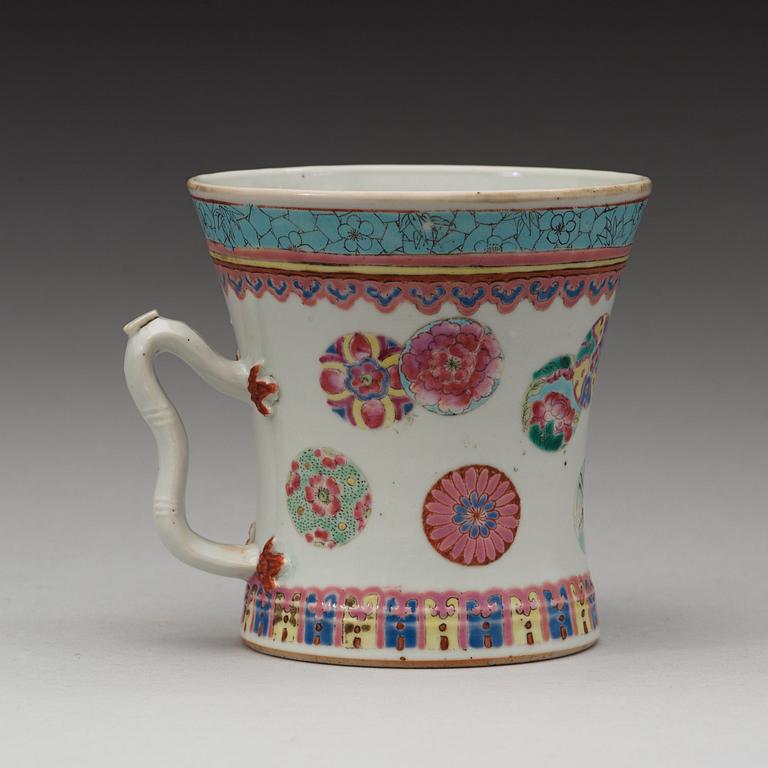 A famille rose jug, Qing dynasty, 19th Century.