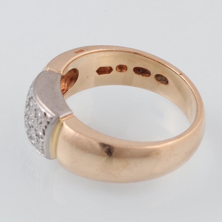 RING, 18K guld med briljantslipade dimanter 0.20 ct, utländska stämplar. Vikt 4,3 gram.