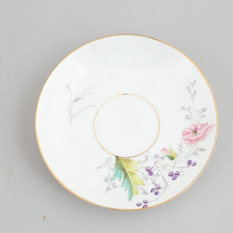 Eight porcelain coffeecups with saucers, Kusnetsov, Russia, around 1900.