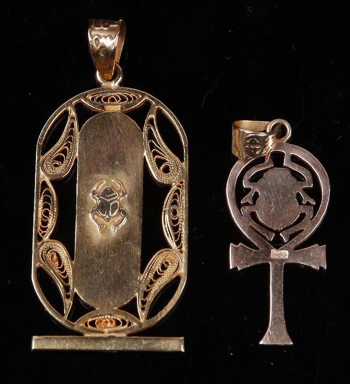 HÄNGEN, 2 st, 18 K guld, Egypten, sent 1900-tal. Ca 10g.