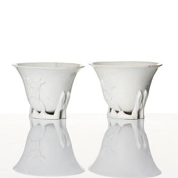 Vas, samt koppar, tre stycken, blanc de chine. Qingdynastin, 1700-tal.