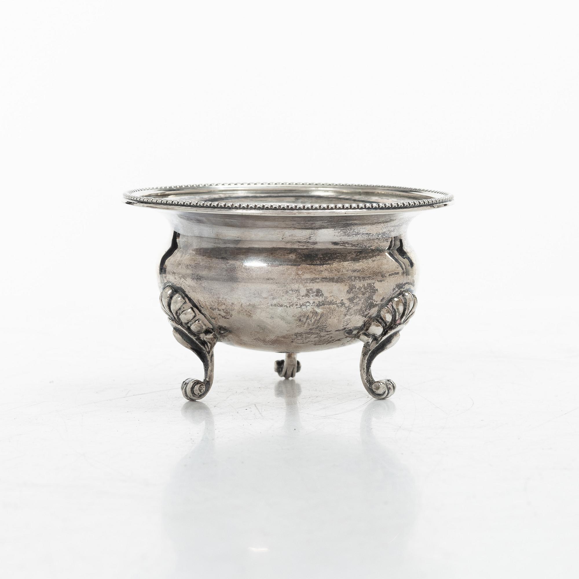 Skål, silver, S:t Petersburg 1863, kontrollmästarstämplad Edouard Fedorovich Brandenburg.