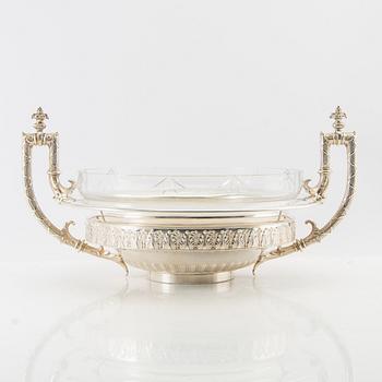 Goblet on foot, 20th century, silver plate and glass.