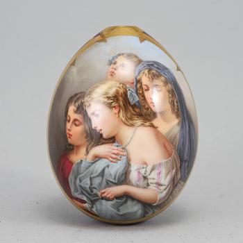 A Russian easter egg, presumably the Imperial porcelain manufactory, St Petersburg, 19th Century.