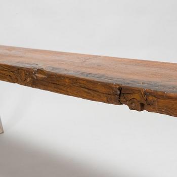 Bänk, 1700- och 1900-tal. Längd 172 cm.