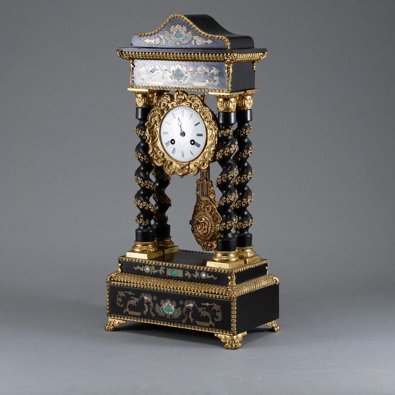 BORDSPENDYL, barockstil, 1800-talets slut.