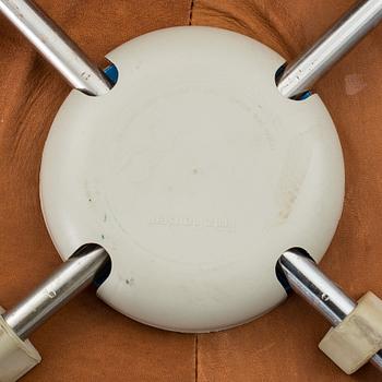 ARNE JACOBSEN, a set of six Sjuan chairs.