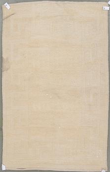 MATTA, maskingjord, möjligen Kasthall. Ca 245x152 cm.