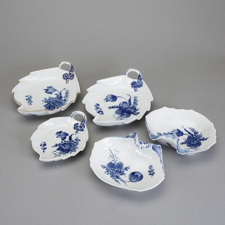 MATSERVIS, 61 delar, porslin, "Blå Blomst", Royal Copenhagen, Danmark.