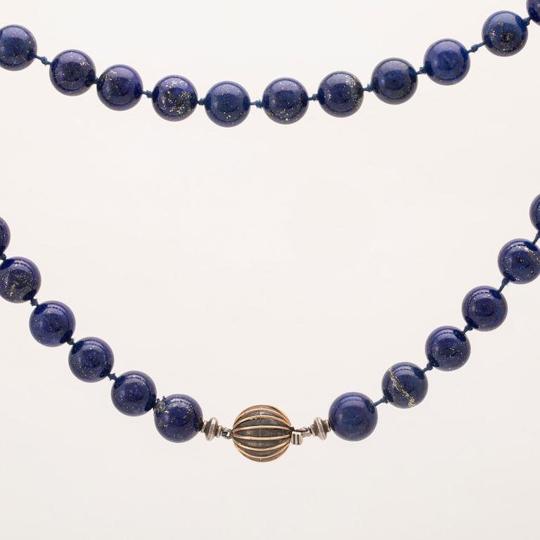 Collier lapis lazuli lås av delvis förgyllt silver.