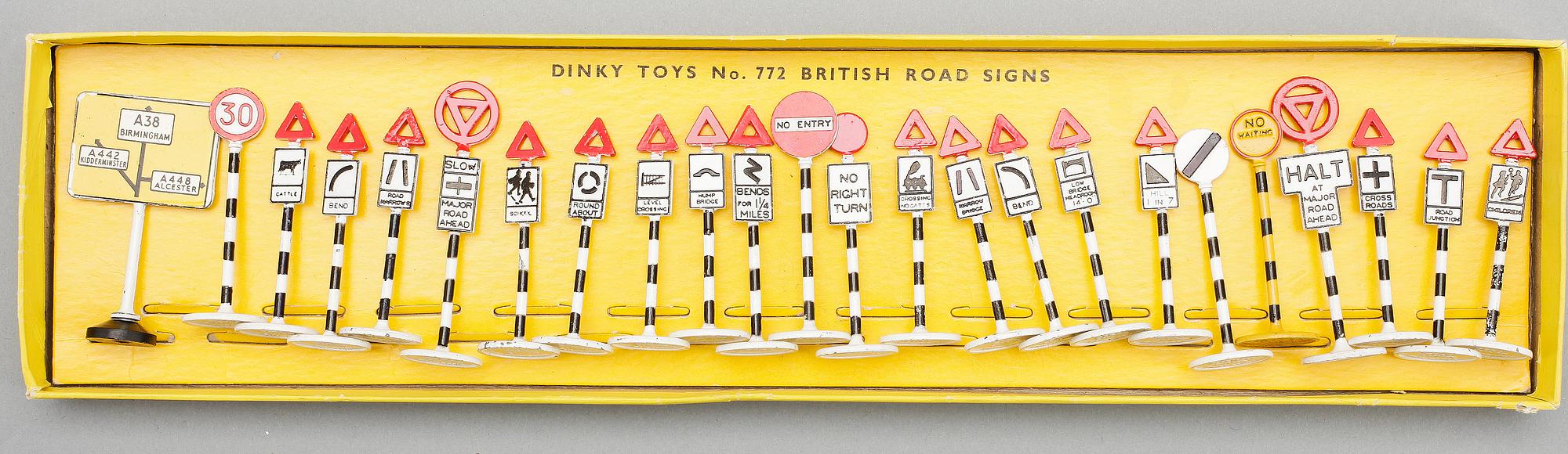 LEKSAKER, vägskyltar, Dinky Toys, England 1950-tal.