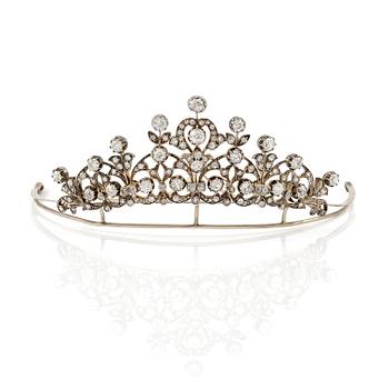 516. A tiara/brooch combination, silver with old-cut and rose-cut diamonds.