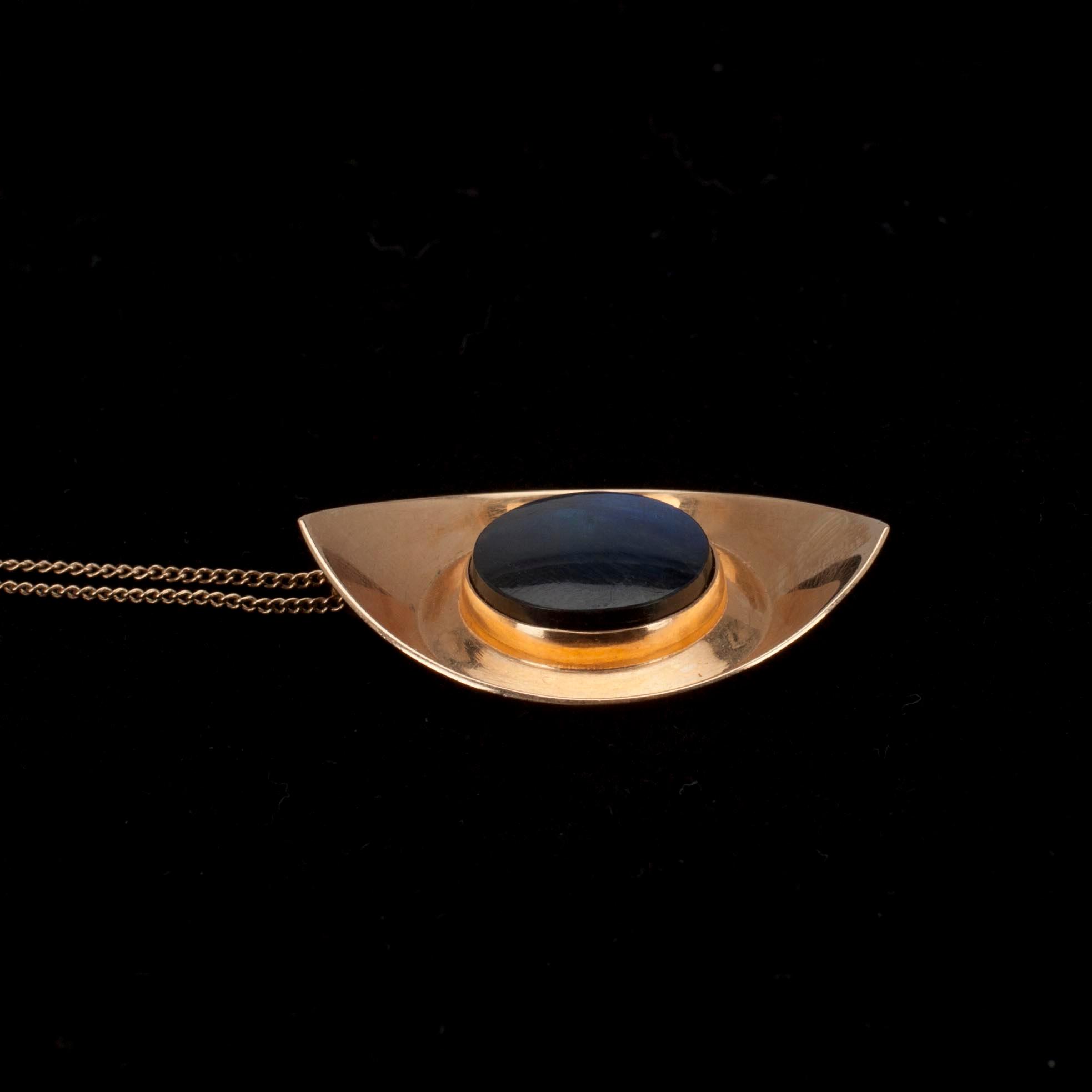 HÄNGE, guld 14 k samt spektrolit, Nestor Westerback 1964, total vikt 8,3 gr.