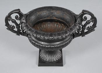 TRÄDGÅRSURNA, gjutjärn, 1900-talets fjärde kvartal.