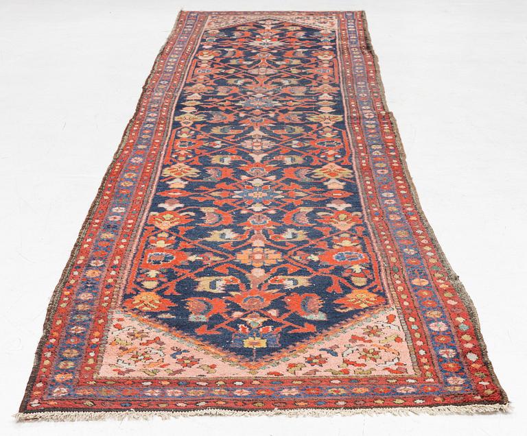A runner, oriental, approx. 405 x 100 cm.