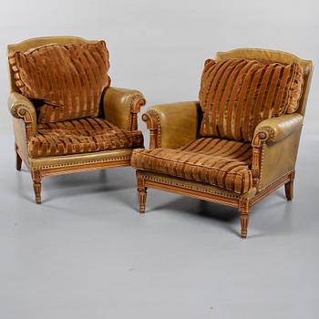 FÅTÖLJER, ett par, Louis XVI-stil, 1900-talets andra hälft.