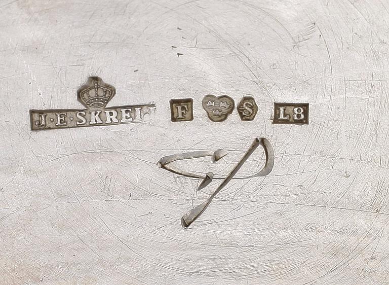 PARTI SILVER, 8 delar, olika tillverkare, bla JE Skreij, 1800-1900-tal. Totalvikt ca 550 gram.