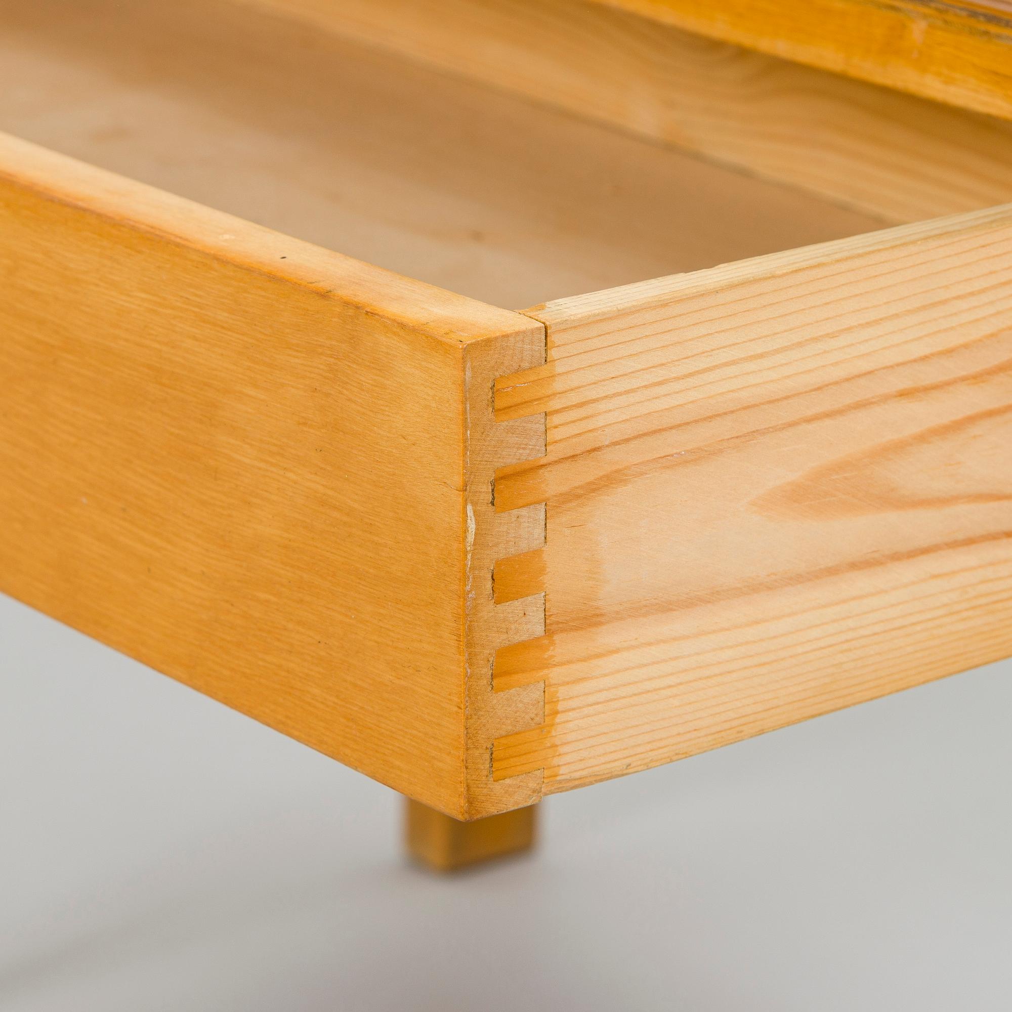 Alvar Aalto, an early 1930s '87' table for O.Y. Huonekalu- ja Rakennustyötehdas A.B.