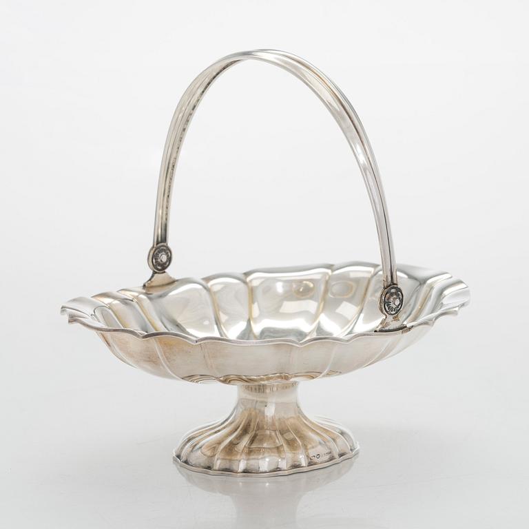 A set of six footed silver bowls, and a 
sweetmeat basket, Kultakeskus, Hämeenlinna 1943 and 1956.