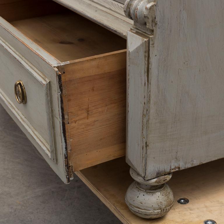 KLÄDSKÅP, omkring år 1900.