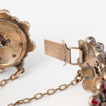 Garnityr med granater, armband, armring, broscher 2 st.