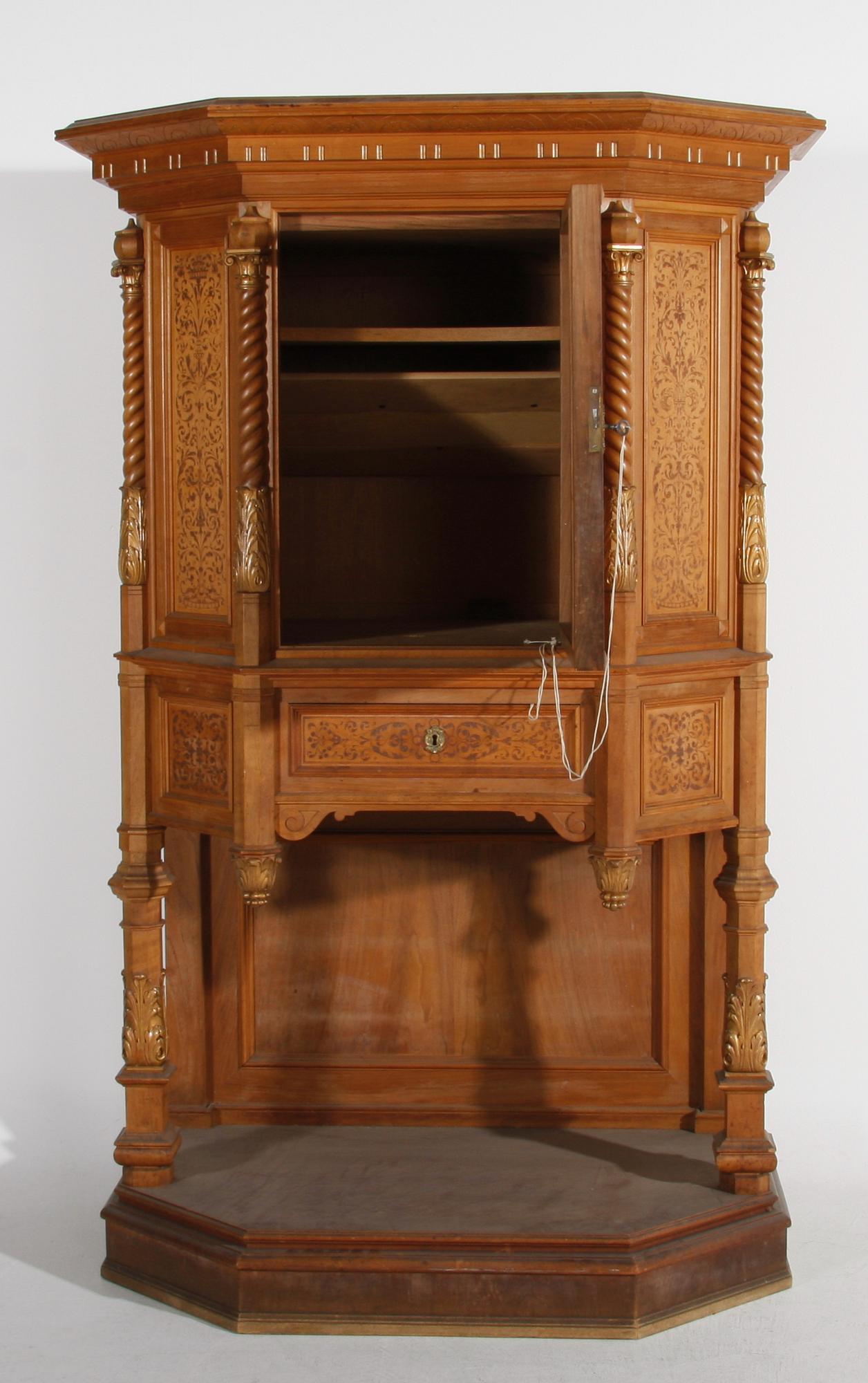 SKÅP, barockstil 1800/1900-tal.