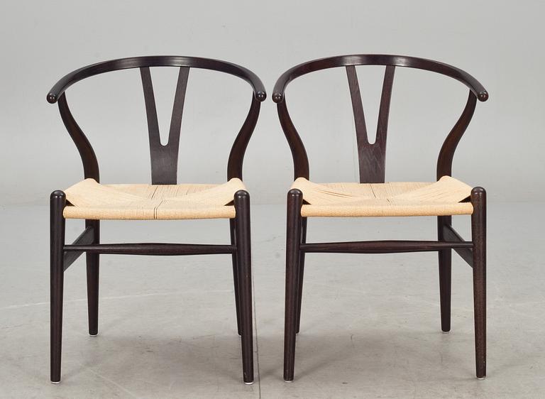 KARMSTOLAR, 2 st, "Y-stolen". Hans J Wegner för Carl Hansen & son, Odense, 2000-talets början.
