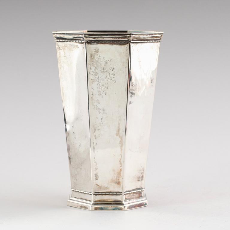 VAS, silver, GAB, Stockholm 1943. Vikt ca 746 gram.