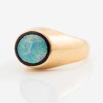 Ring, 18K guld med opal.