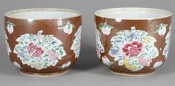YTTERFODERR, två stycken, kompaniporslin, Qianlong 1736-95.