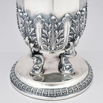 A silver beaker with lid. Swedish import stamps and K Anderson, Gothenburg, 1913.