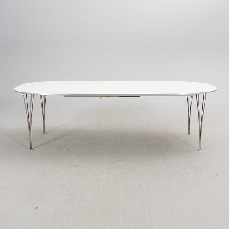 Bruno Mathsson & Piet Hein matbord "Superelips" för Fritz Hansen.