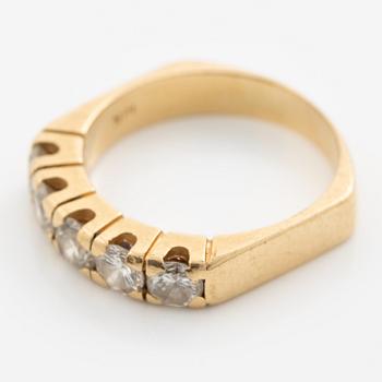 Alliance ring, 18K gold with five brilliant-cut diamonds totalling approximately 1 ct.