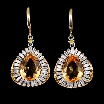 ÖRHÄNGEN, 1 par, 14K vitguld och guld, citriner och baguettslipade diamanter.