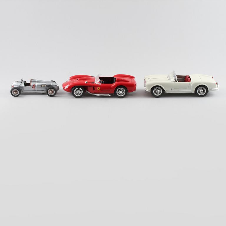 LEKSAKSBILAR, 3 st, Bburago och Schuco, 1900/2000-tal.