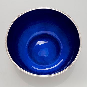 A. Tillander, skål, sterlingsilver och emalj. Helsingfors 2005.