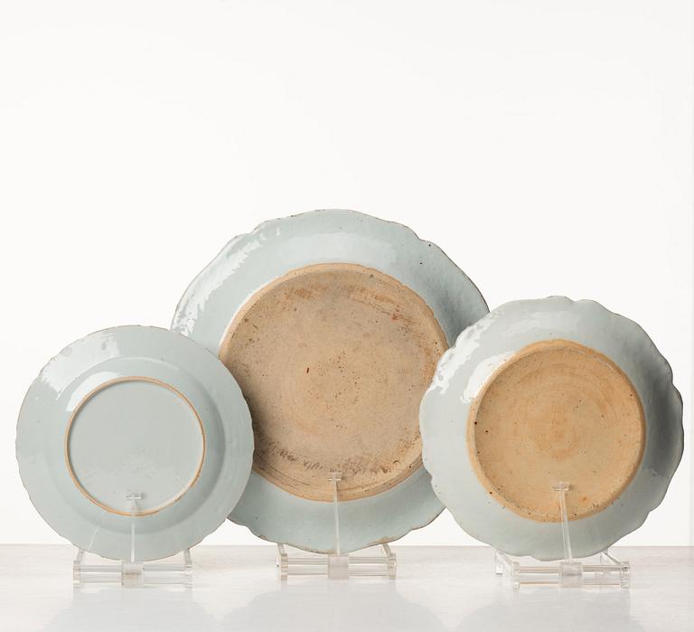 A part dinner service, Qing dynasty, Qianlong (1736-95). (19 pieces).