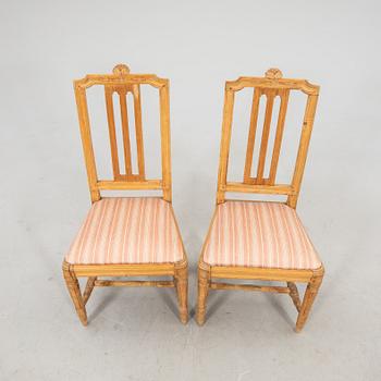 Stolar ett par sengustavianska samt bord gustaviansk stil 18/1900-tal.