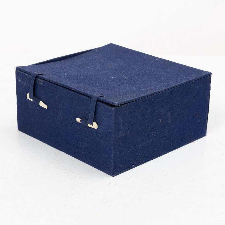 Bälteshake samt amulett och ask, nefrit och sten, Qingdynastin.