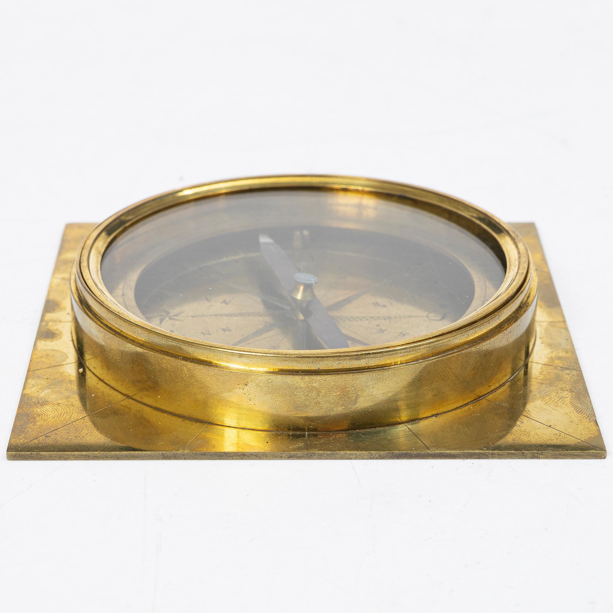 Compass, by Johan Gustaf Hasselström, instrument maker in Stockholm 1775-1812.