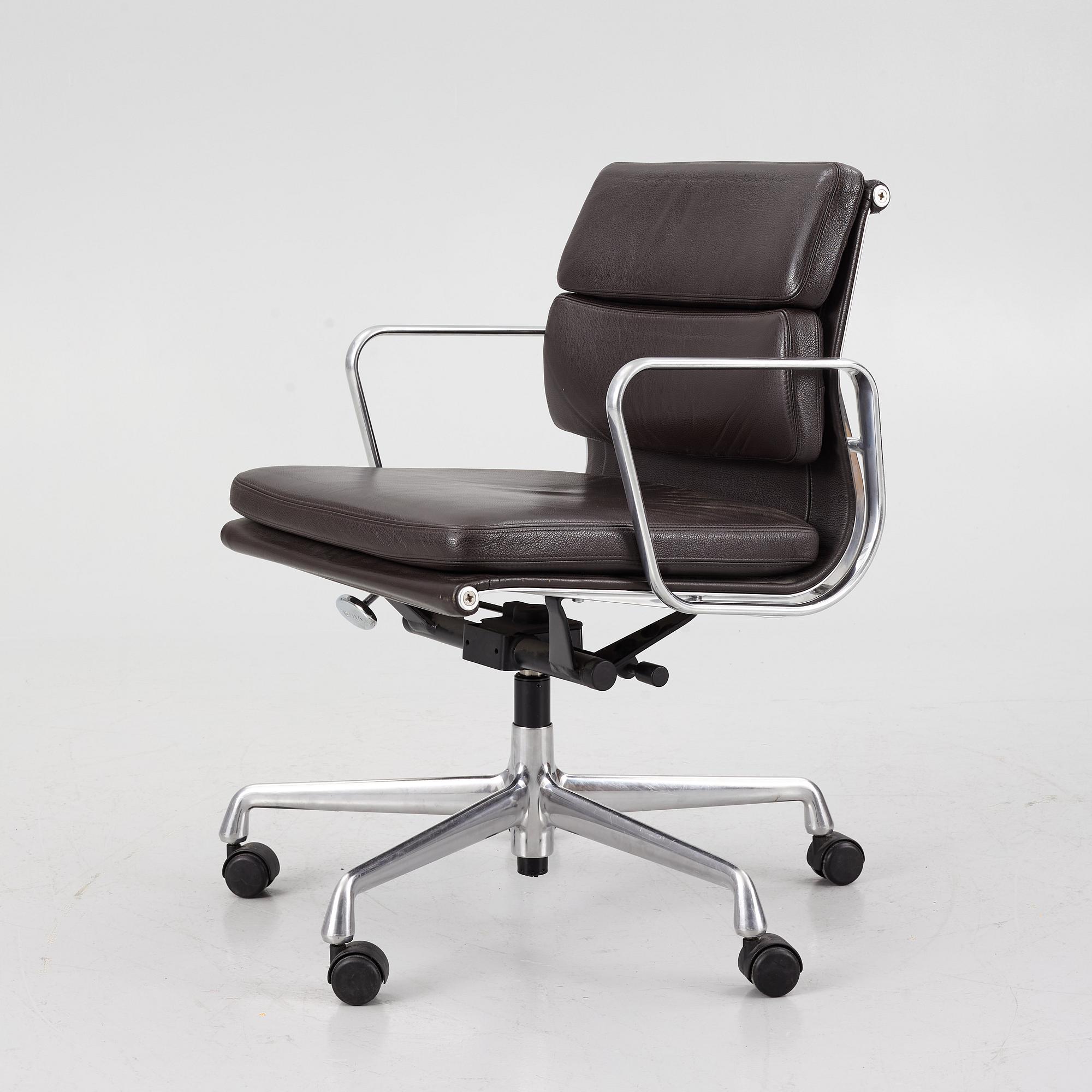 Charles & Ray Eames, kontorsstol, "Soft Pad Chair EA217", Vitra.