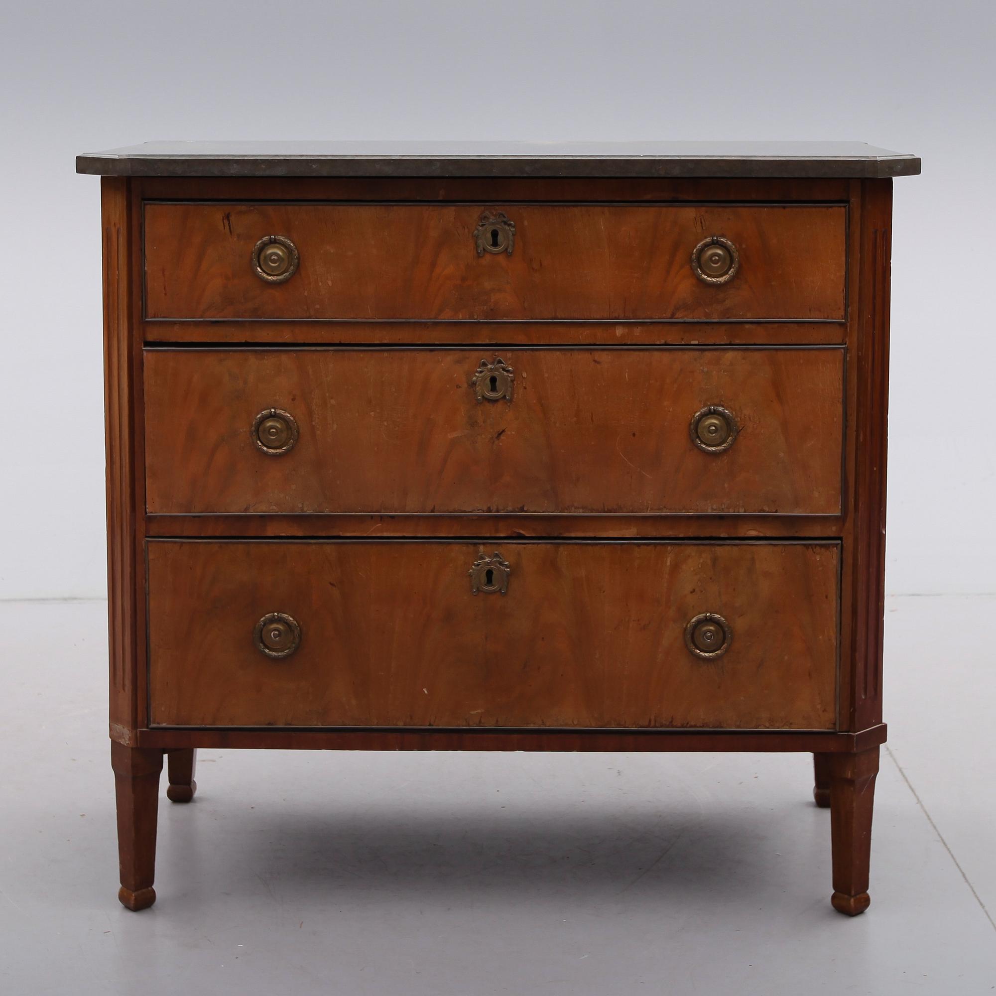 BYRÅ, gustaviansk stil, 1800-talets andra hälft.