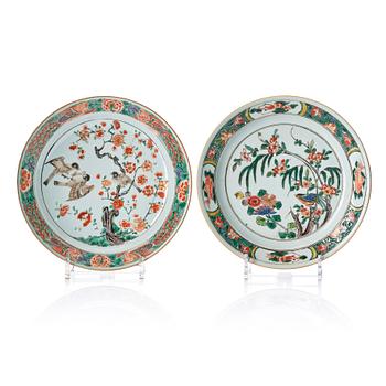 A set of two famille verte dishes, Qing dynasty, Kangxi (1662-1722).
