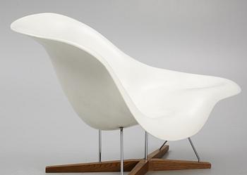Charles & Ray Eames, lounge chair, "La Chaise", Vitra 2003.