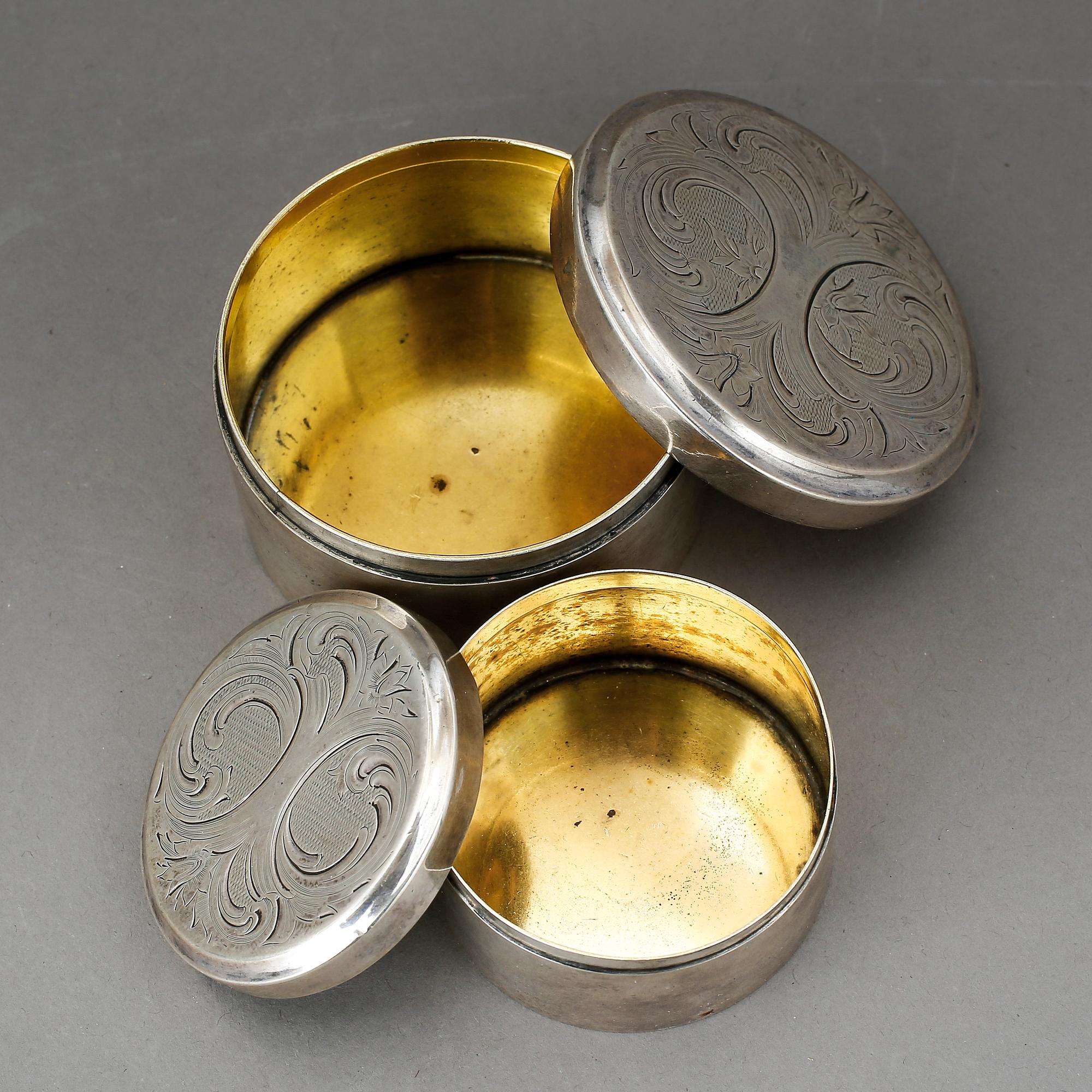 DOSOR, två st, silver, stämplade 1814 samt 1838. Vikt 160 g.