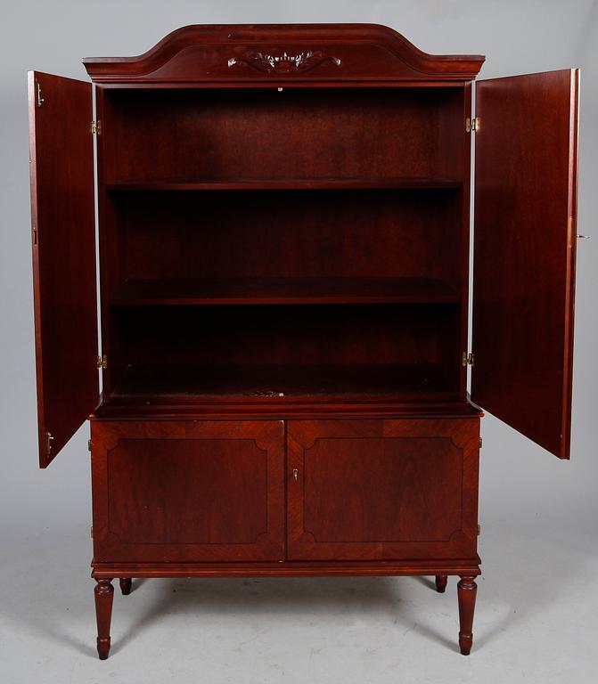 SKÅP, gustaviansk stil, 1900-talets andra hälft.