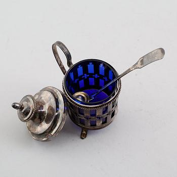 SENAPSKAR med lock, silver, Hans Jacob Vogt, Kristianstad 1818. Vikt ca 103 gram.